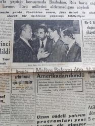 Cumhuriyet Gazetesi - 13 Ekim 1959 - Türk Rus Münasebetlerine Dair Adnan Menderes'in Konuşması - Güvenlik Konseyi İçin Seçimde Polonya Bizden Daha Fazla Oy Topladı - İstanbul Emniyet Birinci Şube Müdürü Yaşar Yiğit Nakledildi - Kıbrıs'ta Rum Basınının Küstahlığı - Osman Bölükbaşı'nın Saidi Nursi Hakkında Sözleri - Maliye Bakanı Hasan Polatkan Havaalanında Gazetecilerle Görüşürken Fotoğrafı - Ortadirek Yazan Yaşar Kemal Yazı Dizisi - Sovyet Rusya'da Mahkum Kadın Kampları Stalin'in Ölümünden Evvel Ve Sonra Yazı Dizisi - Bir İnkılapçı Öldü Yazan Haluk Yusuf Şehsuvaroğlu - Tiyatro Ankara'da Ekmek Parası Yazan Lütfi Ay - Koruyucu Melekler Sevimli Balıkçı Çizgi Roman - Alaca Çorap Yazan Nihal Karamağaralı Yazı Dizisi - Galatasaray Dün Sabah Sofyaya Gitti - 3. Akdeniz Oyunları - Voleybolda Birleşik Arap Cumhuriyeti'ni 3 1 Yendik - Tabanca Atış Müsabakası - Güreş Antrenörü Mehmet Oktav Takımı Antrenmanda Çalıştırırken Fotoğrafı - Olimpiyata 12 Sporda Katılıyoruz - Ufa Mutfak Margarini