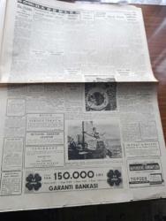 Cumhuriyet Gazetesi - 13 Ekim 1959 - Türk Rus Münasebetlerine Dair Adnan Menderes'in Konuşması - Güvenlik Konseyi İçin Seçimde Polonya Bizden Daha Fazla Oy Topladı - İstanbul Emniyet Birinci Şube Müdürü Yaşar Yiğit Nakledildi - Kıbrıs'ta Rum Basınının Küstahlığı - Osman Bölükbaşı'nın Saidi Nursi Hakkında Sözleri - Maliye Bakanı Hasan Polatkan Havaalanında Gazetecilerle Görüşürken Fotoğrafı - Ortadirek Yazan Yaşar Kemal Yazı Dizisi - Sovyet Rusya'da Mahkum Kadın Kampları Stalin'in Ölümünden Evvel Ve Sonra Yazı Dizisi - Bir İnkılapçı Öldü Yazan Haluk Yusuf Şehsuvaroğlu - Tiyatro Ankara'da Ekmek Parası Yazan Lütfi Ay - Koruyucu Melekler Sevimli Balıkçı Çizgi Roman - Alaca Çorap Yazan Nihal Karamağaralı Yazı Dizisi - Galatasaray Dün Sabah Sofyaya Gitti - 3. Akdeniz Oyunları - Voleybolda Birleşik Arap Cumhuriyeti'ni 3 1 Yendik - Tabanca Atış Müsabakası - Güreş Antrenörü Mehmet Oktav Takımı Antrenmanda Çalıştırırken Fotoğrafı - Olimpiyata 12 Sporda Katılıyoruz - Ufa Mutfak Margarini