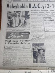 Cumhuriyet Gazetesi - 13 Ekim 1959 - Türk Rus Münasebetlerine Dair Adnan Menderes'in Konuşması - Güvenlik Konseyi İçin Seçimde Polonya Bizden Daha Fazla Oy Topladı - İstanbul Emniyet Birinci Şube Müdürü Yaşar Yiğit Nakledildi - Kıbrıs'ta Rum Basınının Küstahlığı - Osman Bölükbaşı'nın Saidi Nursi Hakkında Sözleri - Maliye Bakanı Hasan Polatkan Havaalanında Gazetecilerle Görüşürken Fotoğrafı - Ortadirek Yazan Yaşar Kemal Yazı Dizisi - Sovyet Rusya'da Mahkum Kadın Kampları Stalin'in Ölümünden Evvel Ve Sonra Yazı Dizisi - Bir İnkılapçı Öldü Yazan Haluk Yusuf Şehsuvaroğlu - Tiyatro Ankara'da Ekmek Parası Yazan Lütfi Ay - Koruyucu Melekler Sevimli Balıkçı Çizgi Roman - Alaca Çorap Yazan Nihal Karamağaralı Yazı Dizisi - Galatasaray Dün Sabah Sofyaya Gitti - 3. Akdeniz Oyunları - Voleybolda Birleşik Arap Cumhuriyeti'ni 3 1 Yendik - Tabanca Atış Müsabakası - Güreş Antrenörü Mehmet Oktav Takımı Antrenmanda Çalıştırırken Fotoğrafı - Olimpiyata 12 Sporda Katılıyoruz - Ufa Mutfak Margarini