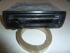 SONY CDX-GT212 OTO TEYP RADYO CD ÇALAR ORJİNAL TEMİZ 2.EL ÜRÜN ÇIKABİLİR KAFALI LCD EKRANLI