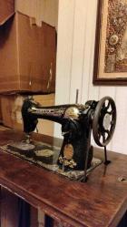 OMEGA MARKA DEMİR AYAKLI ESKİ DÖNEM DİKİŞ MAKİNESİ...