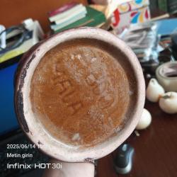 Erken dönem Çanakkale  Vazo Nadir formda.Tabanında yapan ustanın adı yazılı