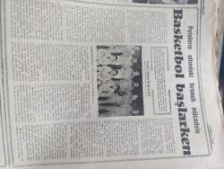 Cumhuriyet Gazetesi - 13 Kasım 1959 - Ah Sizler Hele Sizler Yazan Nadir Nadi Başmakale - İsmet İnönü'nün Beypazarında Dün Yaptığı Konuşma Fotoğraf - Mahkum Olan Üç Türk Gemicisi Dün Kıbrıs'tan Hudut Dışı Edildiler - 45 Amerikan Subay Ve Assubayı İzmir'deki Vazifelerinden Alındılar - İl Olmayan Edremit İle Bandırma'da Teessür - Bizim Deniz Tankeri Denizde Fotoğraf - Bir Peynir Hikayesi Yazan Fakir Baykurt -  Neslon Krem - Resmi Otomobiller Yazan Burhan Felek Köşe Yazısı - Tito Türkiye'nin Belgrad Büyükelçisi Şadi Kavur'a Madalya Verdi - Alaca Çorap Yazan Nihal Karamağaralı Yazı Dizisi - Amerika'nın En Meşhur Kadınları - İstanbul Ankara Radyosu Programı - İstanbul Tiyatrosunda Bulunmaz Pansiyon Oyunu - Avrupa Basketbol Şampiyonası İçin Fenerbahçe'nin Kadrosu - Fenerbahçe Karagümrüğe Dünkü Maçta 2 0 Yenildi Fotoğraf - Basketbol Başlarken Yazan Şinasi Önengüt - Darüşşafaka Basketbol Takımı Mevsime En İyi Girenlerden Fotoğrafı - Hafif Siklet Dünya Boks Şampiyonu Perez