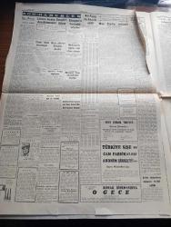 Cumhuriyet Gazetesi - 8 Aralık 1959 - Amerika Birleşik Devletleri Başkanı Eisenhower Dün Yurdumuzdan Ayrıldı - Eisenhower Ankara'daki Ayrılmadan Önce Celal Bayar'la Fotoğrafı - Türk Amerikan Müşterek Tebliği - Türkiye'de Kurulacak Füze Rampalarına Dair Dün Yapılan Açıklama - Eski Bakanlar Diyorlar Ki Şükrü Sökmensüer'in Düşünceleri Röportajı Yapan Feyyaz Tokar Yazı Dizisi - Şemi Ergin Ulaştırma Atıf Benderlioğlu Da Milli Eğitim Bakanlığına Getirildi - Geyikli Hadiseleri İle İlgili Olarak Haklarında Dava Açılan Demokrat Partililer - Sağlık Bakanı Lütfi Kırdar Sovyet Rusya'ya Gidiyor - Radyodan Televizyona Derleyen M. Kenan Kan Yazı Dizisi - Koruyucu Melekler Çizgi Roman - Profesör Nimbüs'ün Maceraları Karikatür - Psikanaliz Ve Bazı Karakter Özellikleri Yazan Halis Özgü - Mao Stalin Rolünde Yazan Joseph Alsop - Hür Dünyanın Alemdarı Yazan Burhan Felek Köşe Yazısı - Basınla İlgili Bir Af Teklifi - Kara Kuvvetleri Takımı Şampiyon - Eski 11 Dünya Boks Şampiyonu Ne Yapıyor - Fenerbahçe