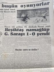 Cumhuriyet Gazetesi - 3 Aralık 1959 - Mecliste Dün De Gürültüler Oldu - Doktor Fazıl Küçük Bugün Kıbrıs'ta Cumhurbaşkanı Muavini İlan Edilecek -  Dün 5 Gazeteci Daha Mahkum Oldu - Muhalefetin Yeni Bütçe Hakkındaki Görüşü - Nurcuların Dünkü Duruşması - Samsundaki Nurcular Nelerle İtham Ediliyorlar - Mülkiyenin 100. Yıldönümü - Galatasaray Beşiktaş Maçını Dalda İzleyenler Fotoğraf - Ankara Koleji Öğrencilerinin Yaptırdıkları Eisenhower 40*60 Ebadındaki Dev Portresi - Hürriyet Şairi Namık Kemal Anıldı - Devlet Operası Sanatçısı Hüsamettin Under İşinden Çıkarıldı - Konyalı Kız Yazan Fakir Baykurt - Türk İran Dostluğuna Mevlana Yazan Hasan Ali Yücel - Ayrılan Kalpler Filmi Site Sinemasında - Sudanda 5 Kişi Kurşuna Dizildi - Alaca Çorap Yazan Nihal Karamağaralı Yazı Dizisi - Ankara İstanbul Radyosu Programı - Okul Yapılan Köy Cami Ve Kahveleri - Beşiktaş Namağlup Galatasaray'ı 1 0 Yendi - Fenerbahçe Nice Bugün Oynuyor - Turgay Şeren 1 Ay Metin Oktay 20 Gün Oynamayacak -Lefter Küçükandonyadis
