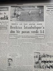 Cumhuriyet Gazetesi - 22 Ekim 1959 - Meclis Başkanlığı İçin Adaylar Çoğalıyor - Kırklareli Milletvekili Hüsnü Yaman da Adaylığını Koyacağını dün Açıkladı - Eskişehir'de Gazeteci Abdulkadir Hürol On Ay Hapse Mahkum Oldu Fotoğraf - Kıbrıs'ta Yeniden Bir Buhran Patlak Verdi - Yasak Edilen Resimler - Cumhuriyet Kupaları Verildi Fotoğraf - Florya Sahil Yolunun Büyük Bir Kısmı Açılıyor - Osman Bölükbaşının Duruşmasına Devam Edildi - Ortadirek Yazan Yaşar Kemal Yazı Dizisi - Altı Defa Ölümü Atlatan Chesmann Yarın Akşam Da Ölümden Kurtulacak Mı - Tiyatro Tahtaravalliden Yaşayan Ölülere Yazan Lütfi Ay - Yeni Çıkan Plaklar - Müzeyyen Senar - Selahattin Çelikses - Batılı Müttefikler De Gaulle ile Anlaşamıyor - Dünyanın En Güzel Kadını Filmi Kadıköy Süreyya Sinemasında - 1959 1960 Yunus Nadi Armağanı Dil Davamız - Fenerbahçe Nice Maçına Hazırlanıyor - 3. Akdeniz Oyunları - Şampiyon Dursun Ali Antrenör Oktav'ın Omzunda Fotoğrafı