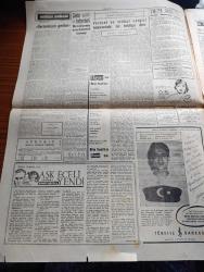Cumhuriyet Gazetesi - 19 Kasım 1959 - Pakistan Cumhurbaşkanı Eyüp Han Ankara'ya Geldi Fotoğraf - CHP Tahkikat Önergelerinin Meclise Arzedilmesini İstiyor - Ankara'da Pakistan Cumhurbaşkanını Karşılama Töreninde Bir Kaza Oldu - Amerika'dan Buğday İthal Ediyoruz - Edremitin İl Olması İçin Yapılmak İstenen Mitinge İzin Verilmedi - Fenerbahçe Nice Maçı Fotoğraf - Amerika'da Sendikalar Yazan Joanine Roy Yazı - Lefter Küçükandonyadis'li Türkiye İş Bankası Reklamı - Farah Diba İçin Şam İpeğinden 25 Rob Hazırlanıyor - Ahmet Salih Korur Eski Muharipler Birliği Genel Başkanı Oldu - Profesör Baade'nin Tavsiyeleri Yazan Burhan Felek Köşe Yazısı - Amerikan Cumhurreisi Eisenhower Yüz Yıl Yaşamak İstiyor - Çapkın Kumarbaz Bu Akşam Süreyya Sinemasında - Galatasaray Adalet'ten Bir Puanı Güç Aldı Fotoğraf - Karagümrük Dün De Vefayı 2 0 Yendi - Nice Takımı Dünkü Antremanda Fotoğraf
