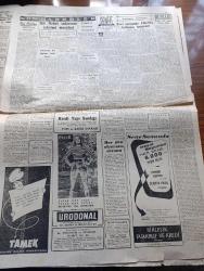 Cumhuriyet Gazetesi - 11 Ekim 1959 - Bursa'da Dün Büyük Bir Yangın Daha Oldu - Makarios İle Grivas Anlaşmaya Vardılar - Adnan Menderes New York'a Gitti - Tokyo Büyükelçimiz Süreyya Anderiman İle Eşi Nükhet Anderiman'ın Naaşları Yurda Getirildi - Galata Rıhtımı Olaylarının 3 Sanığı Daha Tahliye Edildi - 2 Gazeteci Celal Şimşek ve Fevzi Özer Birer Yıl Hapse Mahkum Oldu - Ortadirek Yazan Yaşar Kemal Yazı Dizisi - Sovyet Rusya'da Mahkum Kadın Kampları Stalin'in Ölümünden Evvel Ve Sonra Yazı Dizisi - CENTO'nun Kararları Yazan Ömer Sami Coşar - Bölge Dili Değil Halkın Dili Yazan Yaşar Kemal - İkinci Katerina'nın Hatıraları Neşredildi - Haftanın Şakaları Yazan Burhan Felek - Ankara'da Bir Sanat Hadisesi Kral Oidipus Yazan Lütfi Ay - Alaca Çorap Yazan Nihal Karamağaralı Yazı Dizisi - Koruyucu Melekler Sevimli Balıkçı Çizgi Roman - Bay Oscar Karikatür - Eğlence Köşesi - 3. Akdeniz Oyunları - Galatasaray 4 Demirspor 1  Fotoğraf - Kazova Perlon Mağazası