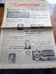 Cumhuriyet Gazetesi - 21 Kasım 1947 - Demokrasi Fransa'da İmtihan Geçiriyor Cumhuriyet Başmakale - Kurultayda Ağır Ve Acı Tenkidler - CHP Genel Sekreteri Hilmi Uran Kurultayın Dün Sabahki Toplantısında İzahat Verirken Fotoğrafı - Genel Sekreterin İzahatını Delegeler Beğenmediler - Dünkü Kurultayda Şükrü Saracoğlu Ve Faik Ahmet Barutçunun Müzakereleri Takip Ediyorlar - Leon Blum Fransız Kabinesini Kurmaya Memur Edildi - Genelkurmay Başkanı Orgeneral Salih Omurtak Dün Ankara'ya Döndü - Atatürk Hakkında 3 Eser Yazan Alman Profesörü Herbert Melzig - Prenses Elizabeth'in Evlenme Töreni Muhteşem Oldu - Prenses Elizabeth'in Hediyeleri Fotoğraf - Bir Büyük Türkçüye Yapılan Haksızlık Yazan İsmail Habib Sevük - Silahtarağa Elektrik Fabrikasının İki Senelik Ömrü Kaldı - Necip Fazıl Kısakürek Gene Mahkemede - Spor Ve Sergi Sarayı İnşaatı - Bugünkü Radyo Programı - İstanbul Belediyesi Şehir Tiyatroları Dram Kısmında Kral Lir Komedi Kısmında Şeytan Tohumu Oyunu - Liminent Sloan's Romatizma İlacı