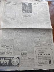 Cumhuriyet Gazetesi - 4 Ocak 1960 - Başbakan Adnan Menderes Adana'da Bir Konuşma Yaptı - Saidi Nursi Hakkında Kovuşturma Gelişiyor - Saidi Nursi'nin Ankara'da Çekilen Son Resmi - Ahmet Emin Yalman Dün Tahran'dan Döndü - Kim Dergisinin Mesul Müdürü Şahap Balcıoğlu Yarın Hapse Giriyor - Bir Kısım Anadolu Şehirlerinde Yılbaşı Kutlanmadı - Polis Yeşilay Kongresine Müdahale Etti - Kızılay'ın Faslılara Yardımı Fotoğraf - Beşiktaş Fenerbahçe'yi Yendi Fotoğraf - Irak Anayasası Türkleri Unsur Olarak Tanımıyor - Küçük Peyk'in Büyük Gazası Yazan A. Cemalettin Saraçoğlu Yazı Dizisi - Türkiye İş Bankası - Amerika'da Kennedy Adaylığını Koydu - Senenin İlk Haftası Yazan Burhan Felek Köşe Yazısı - Kanlı İhtiras Filmi Atlas Sinemasında - Sezai Ömer Madra Zeytinyağı Ve Sabunları - Falcıların Sesleri 1960 Yılına Mars Yıldızı Hükmedecek - Bay Oscar Karikatür - Beşiktaş Fenerbahçe Maçı Hakemi Bulgar Takov Dedi Ki Halk Sahaya Hücum Etti Maçı Eksik Oynattım - Federasyon Asbaşkanı Hakkı Yeten