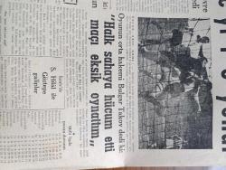 Cumhuriyet Gazetesi - 4 Ocak 1960 - Başbakan Adnan Menderes Adana'da Bir Konuşma Yaptı - Saidi Nursi Hakkında Kovuşturma Gelişiyor - Saidi Nursi'nin Ankara'da Çekilen Son Resmi - Ahmet Emin Yalman Dün Tahran'dan Döndü - Kim Dergisinin Mesul Müdürü Şahap Balcıoğlu Yarın Hapse Giriyor - Bir Kısım Anadolu Şehirlerinde Yılbaşı Kutlanmadı - Polis Yeşilay Kongresine Müdahale Etti - Kızılay'ın Faslılara Yardımı Fotoğraf - Beşiktaş Fenerbahçe'yi Yendi Fotoğraf - Irak Anayasası Türkleri Unsur Olarak Tanımıyor - Küçük Peyk'in Büyük Gazası Yazan A. Cemalettin Saraçoğlu Yazı Dizisi - Türkiye İş Bankası - Amerika'da Kennedy Adaylığını Koydu - Senenin İlk Haftası Yazan Burhan Felek Köşe Yazısı - Kanlı İhtiras Filmi Atlas Sinemasında - Sezai Ömer Madra Zeytinyağı Ve Sabunları - Falcıların Sesleri 1960 Yılına Mars Yıldızı Hükmedecek - Bay Oscar Karikatür - Beşiktaş Fenerbahçe Maçı Hakemi Bulgar Takov Dedi Ki Halk Sahaya Hücum Etti Maçı Eksik Oynattım - Federasyon Asbaşkanı Hakkı Yeten