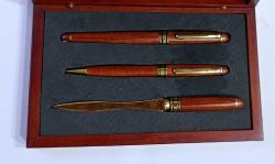 AHŞAP GÖVDELİ DOLMA VE TÜKENMEZ KALEM SETİ ÖZEL AHŞAP KUTUSUNDA (SIFIR KULLANILMAMIŞ)