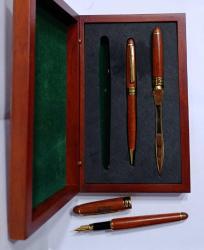 AHŞAP GÖVDELİ DOLMA VE TÜKENMEZ KALEM SETİ ÖZEL AHŞAP KUTUSUNDA (SIFIR KULLANILMAMIŞ)