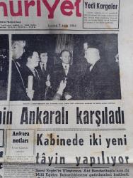 Cumhuriyet Gazetesi - 7 Aralık 1959 - Eisenhower'i 400 Bin Ankaralı Karşıladı Fotoğraflar - Celal Bayar'ın Eisenhower'i Karşılarken Yaptığı Konuşması - Eisenhower'in Konuşması - Eisenhower Bu Sabah Ankara'dan Ayrılıyor - Türkiye Amerika Resmi Görüşmeleri - Eisenhower'i 182 Gazeteci Takip Ediyor - Eski Bakanlar Diyorlar Ki Ali Rıza Türel'in Cevapları Röportajı Yapan Feyyaz Tokar Yazı Dizisi - Gazetecilerin Fatin Rüştü Zorluya Sordukları Sualler - Akıp Giden Zamanlar Yazan Fakir Baykurt - Fransa'nın Yapacağı Atom Denemesi - Hakikat Yazan Burhan Felek - Françoise Sagan'ın Romanından Bir Film - Alaca Çorap Yazan Nihal Karamağaralı Yazı Dizisi - Amatör Milli Takım Irak'ı 7 1 Yendi - Feriköy Altay'ı 2 0 Yendi - Basketbol Maçlarında Vefa Darüşşafaka Galip - Milli Ligde Puan Durumu