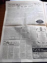 Cumhuriyet Gazetesi - 7 Aralık 1959 - Eisenhower'i 400 Bin Ankaralı Karşıladı Fotoğraflar - Celal Bayar'ın Eisenhower'i Karşılarken Yaptığı Konuşması - Eisenhower'in Konuşması - Eisenhower Bu Sabah Ankara'dan Ayrılıyor - Türkiye Amerika Resmi Görüşmeleri - Eisenhower'i 182 Gazeteci Takip Ediyor - Eski Bakanlar Diyorlar Ki Ali Rıza Türel'in Cevapları Röportajı Yapan Feyyaz Tokar Yazı Dizisi - Gazetecilerin Fatin Rüştü Zorluya Sordukları Sualler - Akıp Giden Zamanlar Yazan Fakir Baykurt - Fransa'nın Yapacağı Atom Denemesi - Hakikat Yazan Burhan Felek - Françoise Sagan'ın Romanından Bir Film - Alaca Çorap Yazan Nihal Karamağaralı Yazı Dizisi - Amatör Milli Takım Irak'ı 7 1 Yendi - Feriköy Altay'ı 2 0 Yendi - Basketbol Maçlarında Vefa Darüşşafaka Galip - Milli Ligde Puan Durumu