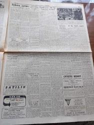 Cumhuriyet Gazetesi - 7 Aralık 1959 - Eisenhower'i 400 Bin Ankaralı Karşıladı Fotoğraflar - Celal Bayar'ın Eisenhower'i Karşılarken Yaptığı Konuşması - Eisenhower'in Konuşması - Eisenhower Bu Sabah Ankara'dan Ayrılıyor - Türkiye Amerika Resmi Görüşmeleri - Eisenhower'i 182 Gazeteci Takip Ediyor - Eski Bakanlar Diyorlar Ki Ali Rıza Türel'in Cevapları Röportajı Yapan Feyyaz Tokar Yazı Dizisi - Gazetecilerin Fatin Rüştü Zorluya Sordukları Sualler - Akıp Giden Zamanlar Yazan Fakir Baykurt - Fransa'nın Yapacağı Atom Denemesi - Hakikat Yazan Burhan Felek - Françoise Sagan'ın Romanından Bir Film - Alaca Çorap Yazan Nihal Karamağaralı Yazı Dizisi - Amatör Milli Takım Irak'ı 7 1 Yendi - Feriköy Altay'ı 2 0 Yendi - Basketbol Maçlarında Vefa Darüşşafaka Galip - Milli Ligde Puan Durumu