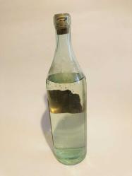 Eski yeni rakı şişesi