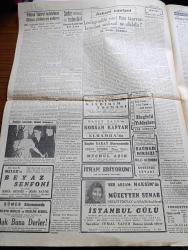 Cumhuriyet Gazetesi - 17 İkincikanun (Ocak) 1943 - İki Görüş Farkı Cumhuriyet Başmakale - Bütün Yurtta Seçim Faaliyeti Başlıyor - Dahiliye Vekili Recep Peker'in Vilayetlere Tamimi - Yarından İtibaren Varlık Vergisini Ödememiş Olanların Haciz Altına Alınan Malları Müzayede İle Satılacaktır - 8. İngiliz Ordusu Rommel Ordusunun Cenub Kanadı Üzerine Taarruza Geçti - Irak Hükümeti Almanya İtalya Ve Japonya'ya Harp İlan Etti - Madrid'e Göre Fransa'da 50 Bin Kişi Tevkif Edilmiş - Alman Harp Tebliği - Sovyet Harp Tebliği - Yüksek Ticaret Mektebinin 60. Yıldönümünü Kutlandı - Müzeyyen Senar Her Akşam Maksimde - İstiklal Lisesinde Dünkü Müsamere Fotoğraf - Bağdat Hırsızı Milli Ve Alemdar Sinemalarında - Hasan Ferit Alnarın Violençel Konçertosu - Kral İzleri Örttü Yazan Henri Bordeaux Yazı Dizisi - Galatasaray İlk Maçta Ankaragücünü 2 0 Yendi - İstanbul Belediyesi Şehir Tiyatroları Dram Kısmında İflas Komedi Kısmında Kızlar Eğleniyor Oyunu - Varlık Vergisi Mükelleflerine - Bugünkü Radyo Programı