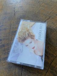 HARİKA AVCI - KOLAY DEĞİL - KASET (JELATİNİNDE)