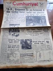 Cumhuriyet Gazetesi - 20 Kasım 1953 - Bir Düello Yazanlar Nadir Nadi Başmakale - Demokrat Parti Grubunun Dün Verdiği Karar - Dün Gece Kazlıçeşmede Banliyö Treni Çarpıştılar Fotoğrafı - Safa Kılıçlıoğlu Hakkında Dün Dava Açıldı - Komünistlerin Kore'de 135 Türk Esirini Şehit Ettikleri Bildiriliyor Fotoğrafı -  Büyük Otomobil Yarışı Bugün Öğleyin Başlıyor Haritası - İlköğretim İçin 12 Senelik Bir Program Hazırlanıyor - Beyaz Köşkte Oturanlar Yazan Rikkat Köknar Yazı Dizisi - Demokrasi Ve Hamam Hikayesi Yazan Burhan Felek Köşe Yazısı - İstanbul'da Atletizm Cemiyeti Kurulurken - İstanbul Belediyesi Şehir Tiyatroları Dram Kısmında Yavru Kartal Komedi Kısmında Onu Çok Seviyordum Oyunu - Yeni Ses Opereti Yutmazoğlu - Muammer Karaca Cibali Karakolu Oyunu - Şöhret Fabrikatörü Guido Orlando - Maltanın 4000 Sene Evvelki Yeraltı Mabedlerinde Yazan Abidin Daver - Çapamarka - Star Traş Bıçağı - Çeşit Mağazası - Gözen Kremleri