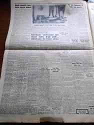 Cumhuriyet Gazetesi - 20 Kasım 1953 - Bir Düello Yazanlar Nadir Nadi Başmakale - Demokrat Parti Grubunun Dün Verdiği Karar - Dün Gece Kazlıçeşmede Banliyö Treni Çarpıştılar Fotoğrafı - Safa Kılıçlıoğlu Hakkında Dün Dava Açıldı - Komünistlerin Kore'de 135 Türk Esirini Şehit Ettikleri Bildiriliyor Fotoğrafı -  Büyük Otomobil Yarışı Bugün Öğleyin Başlıyor Haritası - İlköğretim İçin 12 Senelik Bir Program Hazırlanıyor - Beyaz Köşkte Oturanlar Yazan Rikkat Köknar Yazı Dizisi - Demokrasi Ve Hamam Hikayesi Yazan Burhan Felek Köşe Yazısı - İstanbul'da Atletizm Cemiyeti Kurulurken - İstanbul Belediyesi Şehir Tiyatroları Dram Kısmında Yavru Kartal Komedi Kısmında Onu Çok Seviyordum Oyunu - Yeni Ses Opereti Yutmazoğlu - Muammer Karaca Cibali Karakolu Oyunu - Şöhret Fabrikatörü Guido Orlando - Maltanın 4000 Sene Evvelki Yeraltı Mabedlerinde Yazan Abidin Daver - Çapamarka - Star Traş Bıçağı - Çeşit Mağazası - Gözen Kremleri