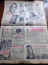 Cumhuriyet Gazetesi - 20 Kasım 1953 - Bir Düello Yazanlar Nadir Nadi Başmakale - Demokrat Parti Grubunun Dün Verdiği Karar - Dün Gece Kazlıçeşmede Banliyö Treni Çarpıştılar Fotoğrafı - Safa Kılıçlıoğlu Hakkında Dün Dava Açıldı - Komünistlerin Kore'de 135 Türk Esirini Şehit Ettikleri Bildiriliyor Fotoğrafı -  Büyük Otomobil Yarışı Bugün Öğleyin Başlıyor Haritası - İlköğretim İçin 12 Senelik Bir Program Hazırlanıyor - Beyaz Köşkte Oturanlar Yazan Rikkat Köknar Yazı Dizisi - Demokrasi Ve Hamam Hikayesi Yazan Burhan Felek Köşe Yazısı - İstanbul'da Atletizm Cemiyeti Kurulurken - İstanbul Belediyesi Şehir Tiyatroları Dram Kısmında Yavru Kartal Komedi Kısmında Onu Çok Seviyordum Oyunu - Yeni Ses Opereti Yutmazoğlu - Muammer Karaca Cibali Karakolu Oyunu - Şöhret Fabrikatörü Guido Orlando - Maltanın 4000 Sene Evvelki Yeraltı Mabedlerinde Yazan Abidin Daver - Çapamarka - Star Traş Bıçağı - Çeşit Mağazası - Gözen Kremleri