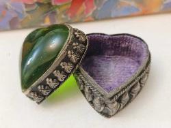 K204------KALP ŞEKLİNDE YEŞİL DOĞAL TAŞ KAPAKLI TÜRKMEN İŞİ KUTU