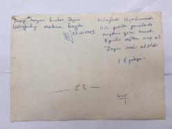 VELİEFENDİ HİPODROMU'NDA 24 EKİM 1973 TARİHLİ B GRUBU ARAP ATLARI 2000 METRE KUM HANDİKAP KOŞUSUNDA GERÇEKLEŞEN KAZADA ÜNLÜ JOKEY KAZIM YILDIZ'IN BİNDİĞİ ZEYNO İSİMLİ KISRAK BOYNUNUN KIRILMASI SONUCU ÖLDÜ. YERDE YATAN ZEYNO'YA MÜDAHALE EDİLDİĞİ ANLARDA ÇEKİLMİŞ BÜYÜK BOY ORİJİNAL FOTOĞRAF - 24 x 18 cm EBADINDA
