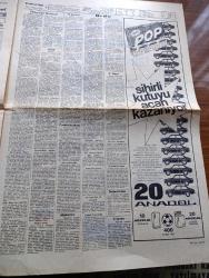 Cumhuriyet Gazetesi - 19 Mayıs 1969 - 50. Yılda Yazan Ecvet Güresin Başmakale - Cumhurbaşkanı Cevdet Sunay Anayasa Değişikliğine Karşı Çıktı - Süleyman Demirel MİT Başkanı Korgeneral Fuat Doğu İle İki Defa Görüştü - Süleyman Demirel Demirel Süleyman Yazan Fikret Otyam - 17 Öğrenci Kuruluşu İsmet İnönü'nün Siyasi Hayattan Çekilmesini İstedi - Makarios Kıbrıs Görüşmelerinde Gelişme Yok Dedi - 19 Mayıs Gençlik Bayramı Kutlu Olsun Fotoğraf - Yarım Yüzyıl Sonra Yazan İlhan Selçuk Köşe Yazısı - Komünist Çin'le Kuzey Kore'nin Arası Açılmış - Kuzey Vietnam Nixon Planını Reddediyor - Cumhuriyet Devrinde Gericilik Hareketlerinden Birkaç Örnek Yazan Kemal Zeki Gençosman - Üç Kağıtçı Yazan Orhan Kemal Yazı Dizisi - Padişah Buyruğundan Halk İradesine Yazan Şükran Soner Yazı Dizisi - Saçsız Baş Tarihe Karışıyor - Galatasaray Mersin'e Takıldı Şampiyonluk Turu Atamadı Fotoğrafı - Beşiktaş Gençlerbirliğini Zor Yendi Fotoğraf - 19 Mayıs Maratonu Bugün Koşuluyor - Spor Toto Sonuçları - İsmail Akçay