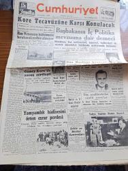 Cumhuriyet Gazetesi - 27 Haziran 1950 - Sonun Başlangıcı Yazan Nadir Nadi Başmakale - Kore Tecavüzüne Karşı Konulacak - Başbakan Adnan Menderes'in İç Politika Mevzuuna Dair Demeci - Truman Ve Ayetlerin Birleşmiş Milletlerin Kararlarının Destekleneceğini İlan Ettiler - Güney Kore'de Savaş Sertleşti - Kemal Aygün İstanbul Emniyet Müdürü Oldu - Taşlıkta Ömer İnönü'ye Satılan Arsa - Muzaffer Kayalıbay İsimli Vatandaşın Ölümünden Ömer İnönün de Mesul Olduğu İddia Edildi - Şehir Ve Devlet Tiyatroları - Yamyamlık Hadisesini Örten Esrar Perdesi - 3. Dünya Harbi Nasıl Olacak Yazan İngiliz İstihbarat Subaylarından Philipp Reynoids Yazı Dizisi -   Vatan Veya Silistre Filme Alınıyor - Hürriyet Var Yazan Burhan Felek Köşe Yazısı - Üç Silahşörler Yazan Alexandre Dumas - İsrail'de Çıkan Dünyanın En Orijinal Gazetesi Yazan Metin Toker - Ingrid Bergman'ın Oğlu Gazetecilere Gösterildi - Müzeyyen Senar Işıl Yenikapı M. Çakır Gazinosunda - İstanbul Ankara Radyosu Programı - Hoover Elektrik Süpürgeleri