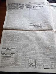 Cumhuriyet Gazetesi - 27 Haziran 1950 - Sonun Başlangıcı Yazan Nadir Nadi Başmakale - Kore Tecavüzüne Karşı Konulacak - Başbakan Adnan Menderes'in İç Politika Mevzuuna Dair Demeci - Truman Ve Ayetlerin Birleşmiş Milletlerin Kararlarının Destekleneceğini İlan Ettiler - Güney Kore'de Savaş Sertleşti - Kemal Aygün İstanbul Emniyet Müdürü Oldu - Taşlıkta Ömer İnönü'ye Satılan Arsa - Muzaffer Kayalıbay İsimli Vatandaşın Ölümünden Ömer İnönün de Mesul Olduğu İddia Edildi - Şehir Ve Devlet Tiyatroları - Yamyamlık Hadisesini Örten Esrar Perdesi - 3. Dünya Harbi Nasıl Olacak Yazan İngiliz İstihbarat Subaylarından Philipp Reynoids Yazı Dizisi -   Vatan Veya Silistre Filme Alınıyor - Hürriyet Var Yazan Burhan Felek Köşe Yazısı - Üç Silahşörler Yazan Alexandre Dumas - İsrail'de Çıkan Dünyanın En Orijinal Gazetesi Yazan Metin Toker - Ingrid Bergman'ın Oğlu Gazetecilere Gösterildi - Müzeyyen Senar Işıl Yenikapı M. Çakır Gazinosunda - İstanbul Ankara Radyosu Programı - Hoover Elektrik Süpürgeleri