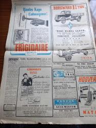 Cumhuriyet Gazetesi - 27 Haziran 1950 - Sonun Başlangıcı Yazan Nadir Nadi Başmakale - Kore Tecavüzüne Karşı Konulacak - Başbakan Adnan Menderes'in İç Politika Mevzuuna Dair Demeci - Truman Ve Ayetlerin Birleşmiş Milletlerin Kararlarının Destekleneceğini İlan Ettiler - Güney Kore'de Savaş Sertleşti - Kemal Aygün İstanbul Emniyet Müdürü Oldu - Taşlıkta Ömer İnönü'ye Satılan Arsa - Muzaffer Kayalıbay İsimli Vatandaşın Ölümünden Ömer İnönün de Mesul Olduğu İddia Edildi - Şehir Ve Devlet Tiyatroları - Yamyamlık Hadisesini Örten Esrar Perdesi - 3. Dünya Harbi Nasıl Olacak Yazan İngiliz İstihbarat Subaylarından Philipp Reynoids Yazı Dizisi -   Vatan Veya Silistre Filme Alınıyor - Hürriyet Var Yazan Burhan Felek Köşe Yazısı - Üç Silahşörler Yazan Alexandre Dumas - İsrail'de Çıkan Dünyanın En Orijinal Gazetesi Yazan Metin Toker - Ingrid Bergman'ın Oğlu Gazetecilere Gösterildi - Müzeyyen Senar Işıl Yenikapı M. Çakır Gazinosunda - İstanbul Ankara Radyosu Programı - Hoover Elektrik Süpürgeleri