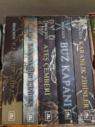 Karanlık Zihinler 5 kitap kutulu set