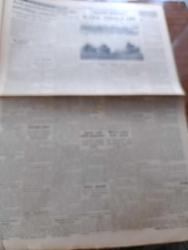 Cumhuriyet Gazetesi - 9 Haziran 1940 - Beynelmilel Muvazene Mevhum Bir Kuvvet Değildir Ve Olamaz Yazan Yunus Nadi Başmakale - Muazzam Bir Alman Taarruzu - Amerika'da Tezahürat Halk Müttefiklere Yardım İçin Roosevelt'le  Beraber -  Alman Fırkaları Omuz Omuza Sel Halinde Hücum Ediyordu -  Dünkü Harekât Sahasını Gösterirler Harita - İtalya Tarihi Kararını Nihayet Yarın Veriyor - Mussolini Müttefiklere Kısa Bir Mühlet Tayin Ve Arkasından Harp İlan Edilecekmiş - Berlin Bombardıman Edildi Fotoğraf - Tarihte Türkler Ve İngilizler Yazan Ziya Şakir Yazı Dizisi - İstanbul'da Üç Aylık Un Stoku Bulunacak - Askerlik Bahisleri Yazan Abidin Daver - İngiltere'nin Madrid Büyükelçisi Samuel Hoare General Frankoya İtimadnamesini Takdim Etmiştir - Amerika'da Hitlerizm Aleyhine Çalışan Almanlar - Galatasaray Fenerbahçe Maçı - Beşiktaş Vefa Maçı - Aşk Ve Macera Romanı İlk Ve Son Yazan Esad Mahmud Karakurt Yazı Dizisi -  Bugün İpek Sinemasında En Büyük Türkçe Film Şehvet Kurbanı - Alem Rakısı - Ralco Saat