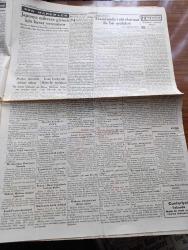 Cumhuriyet Gazetesi - 18 Ağustos 1939 - Hava Hücumlarına Karşı Korunma Yazan Yunus Nadi Başmakale - İsmet İnönü Edirne Numune Fidanlığında Dünkü Tetkikleri Esnasında Fotoğraf - Dünkü Hava Manevrası Hazırlıklarında Beyazıt Kulesindeki Gözcüler Fotoğraf - Cumhurreisimiz İsmet İnönü Dün Karaağaç İstasyon Binası Önünde - Ticaret Vekili Cezmi Erçin İstanbul'a Geldi - Sinir Harbi Başladı Almanya Müttefiklerin Arasını Mı Açmak İstiyor - Tarihi Roman Buhara Güneşi Yazan Orhan Rahmi Yazı Dizisi - İzmir'de Turistik Yolların İnşasına Başlandı - Kont Csaky'nin Hitler'le Mülakatı - Hacivat Ve Sarı Tehlike Yazan Peyami Safa - Tramvayda Tahtakurusu İle Bir Mülakat Yazan Mithat Cemal - Mussolini Badoglio İle Görüştü - Tiyatro Artistleriyle Sinema Sanatkarları Arasında Rekabet - Adliye Vekili Fethi Okyar Bugün İmralıya Gidiyor - Hamiyet Yüceses Ve Mısır Yıldızı Kiki Taksim Panaroma Bahçesinde - Uçurumda Bir Genç Kız Yazan Server Bedi Yazı - Dövüşlü Demirspor Galatasaray Maçında Çıkan Hadise