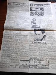 Cumhuriyet Gazetesi - 18 Ağustos 1939 - Hava Hücumlarına Karşı Korunma Yazan Yunus Nadi Başmakale - İsmet İnönü Edirne Numune Fidanlığında Dünkü Tetkikleri Esnasında Fotoğraf - Dünkü Hava Manevrası Hazırlıklarında Beyazıt Kulesindeki Gözcüler Fotoğraf - Cumhurreisimiz İsmet İnönü Dün Karaağaç İstasyon Binası Önünde - Ticaret Vekili Cezmi Erçin İstanbul'a Geldi - Sinir Harbi Başladı Almanya Müttefiklerin Arasını Mı Açmak İstiyor - Tarihi Roman Buhara Güneşi Yazan Orhan Rahmi Yazı Dizisi - İzmir'de Turistik Yolların İnşasına Başlandı - Kont Csaky'nin Hitler'le Mülakatı - Hacivat Ve Sarı Tehlike Yazan Peyami Safa - Tramvayda Tahtakurusu İle Bir Mülakat Yazan Mithat Cemal - Mussolini Badoglio İle Görüştü - Tiyatro Artistleriyle Sinema Sanatkarları Arasında Rekabet - Adliye Vekili Fethi Okyar Bugün İmralıya Gidiyor - Hamiyet Yüceses Ve Mısır Yıldızı Kiki Taksim Panaroma Bahçesinde - Uçurumda Bir Genç Kız Yazan Server Bedi Yazı - Dövüşlü Demirspor Galatasaray Maçında Çıkan Hadise