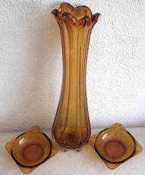 FRANSIZ DURALEX BAL RENGİ  CAM VAZO VE  İKİ ADET KÜLLÜK VAZO BOY 40 CM KÜLLÜKLER EN 12 CM YÜKSEKLİK 3 CM