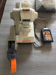 RADIO SHACK MOBILE ARMATRON ROBOT
