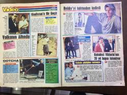 Ses Haftalık Aktüalite Sinema Tiyatro Müzik ve Gençlik Mecmuası Dergisi - 21 NİSAN 1986 - Sayı: 17 - CİHAN ÜNAL - HÜLYA KOÇYİĞİT, TÜRKAN ŞORAY - TARIK AKAN - SELDA ALKOR - ZEKİ MÜREN, ERDOĞAN BERKER - ALİ ATAKUL - SEREN SERENGİL - TARIK AKAN, KADİR İNANIR, SEVTAP PARMAN - SEZER CUMHUR ÖNAL - IZHAR COHEN - FENERBAHÇE'Lİ MÜJDAT ve AİLESİ - KENAN KALAV, AHU TUĞBA - AJDA PEKKAN - TÜRKİYE İMAR BANKASI  - 32 SAYFA