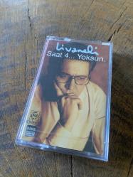 ZÜLFÜ LİVANELİ / SAAT 4 ... YOKSUN - KASET (JELATİNİNDE)