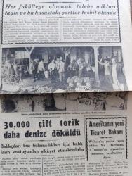 Cumhuriyet Gazetesi - 24 Eylül 1946 - Sömürgecilik Ve Akdeniz Emniyeti Cumhuriyet Başmakale - Fransa'da Memurlar Büyük Bir Grev Yaptı - Üniversitelere Alınacak Talebe Hakkındaki Karar - 30,000 Çift Torik Daha Denize Döküldü - İran'da İsyan - Amerikan Genelkurmay Başkanı Eisenhower Yeni Bir Topyekûn Harp Olursa Dünya Buna Dayanamayacaktır Diyor - İlkokullar Açıldı Dün İlk Dersleri Vali Sıkıyönetim Komutanı Milli Eğitim Müdürü Ve Emniyet Müdürü Verdiler - Sam Amca Karikatür Çizen Cemal Nadir - Kendi Davalarımız Yazan Ahmed Hamdi Başar - İsrail'in Gizli Orduları - Çocuk Tiyatrosu Ve Ses Opereti - Tehlikeli Kadın Bu Akşam Sümer Sinemasında - Safiye Ayla İsmail Dümbüllü Ve Suzan Yakar Beşiktaş Bahçesinde -  Yeni Futbol Ve Sportif Komiteleriyle Ceza Heyeti Seçildi - Hamdi Canko - Ulvi Yenal - Yavuz Sultan Selim Ağlıyor Yazan Feridun Fazıl Tülbentçi Yazı Dizisi - Sakızda Türk Yunan Dostluk Tezahürleri - Sınıflara Dönüş Yazan Burhan Felek Köşe Yazısı - Amcabey Ve Sürat Çizen Cemal