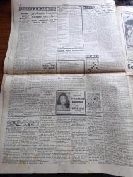 Cumhuriyet Gazetesi - 16 Ağustos 1953 - Yunanistan'da Zelzele Durdu Fotoğraf - Yeni Harcırah Kanunu Tasarısının Esasları - Yurtta 12 Çimento Fabrikası Kuruluyor - CHP'nin Mitingi Fotoğraf - Sabık Ürdün Kralı Tallal İstanbul'a Geldi - Boksör Garbis Taki'ye Galip Geldi - Kore Konferansına Katılacak Devletler - Kore'de Hürriyete Kavuşan Erler Bayrağımızı Öpüyor Fotoğraf - Doğuda İnanılmaz Şeyler Gördüm Röportajı Yapan Yaşar Kemal Yazı Dizisi - İstiklal Caddesi Asfaltlanıyor - Diyanet İşleri Başkanı Eyüp Sabri Hayırlıoğluna İki Ay İzin Verildi - Pazar Konuşmaları Yazan Bedri Rahmi Eyüboğlu - Seks'in 2. Fasikülü Çıktı - İran'da Meclis Feshediliyor - Safiye Ayla Çiftesaraylar Bahçesinde - Akdeniz Kupası Yüzme Yarışları - Fenerbahçe Beyoğluspor İle Karşılaşacak - Topkapı Sarayında Tarihi Odalar Yazan Haluk Yusuf Şehsuvaroğlu - Meraklı Resimler - Perihan Sözeri Konseri - Üstad Münir Nurettin Selçuk Konseri Küçük Çiftlik Parkında - Hoover Çamaşır Makinesi