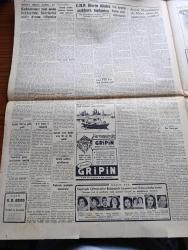 Cumhuriyet Gazetesi - 16 Ağustos 1953 - Yunanistan'da Zelzele Durdu Fotoğraf - Yeni Harcırah Kanunu Tasarısının Esasları - Yurtta 12 Çimento Fabrikası Kuruluyor - CHP'nin Mitingi Fotoğraf - Sabık Ürdün Kralı Tallal İstanbul'a Geldi - Boksör Garbis Taki'ye Galip Geldi - Kore Konferansına Katılacak Devletler - Kore'de Hürriyete Kavuşan Erler Bayrağımızı Öpüyor Fotoğraf - Doğuda İnanılmaz Şeyler Gördüm Röportajı Yapan Yaşar Kemal Yazı Dizisi - İstiklal Caddesi Asfaltlanıyor - Diyanet İşleri Başkanı Eyüp Sabri Hayırlıoğluna İki Ay İzin Verildi - Pazar Konuşmaları Yazan Bedri Rahmi Eyüboğlu - Seks'in 2. Fasikülü Çıktı - İran'da Meclis Feshediliyor - Safiye Ayla Çiftesaraylar Bahçesinde - Akdeniz Kupası Yüzme Yarışları - Fenerbahçe Beyoğluspor İle Karşılaşacak - Topkapı Sarayında Tarihi Odalar Yazan Haluk Yusuf Şehsuvaroğlu - Meraklı Resimler - Perihan Sözeri Konseri - Üstad Münir Nurettin Selçuk Konseri Küçük Çiftlik Parkında - Hoover Çamaşır Makinesi