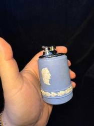 Koleksiyonluk Antika Çakmak – Wedgwood Jasperware Stilinde – Mavi & Beyaz Klasik Tasarım – İngiltere Tarzı Vintage