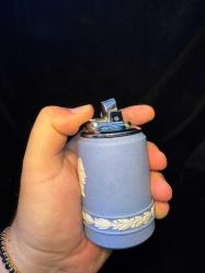 Koleksiyonluk Antika Çakmak – Wedgwood Jasperware Stilinde – Mavi & Beyaz Klasik Tasarım – İngiltere Tarzı Vintage