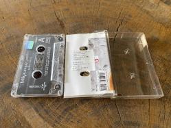 HÜLYA AVŞAR - 2002 / AŞIKLAR DELİDİR - KASET