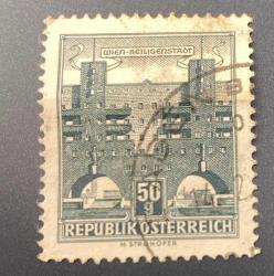 Avusturya Pulu - Austria Stamp - Postadan Geçmiş Pul Filateli - Damgalı - Viyana'daki dünyanın en uzun tek konut binası olan Karl Marx Hof Temalı Pul , 50 PARA - YABANCI PULLAR -NOSTALJİK DOĞUM GÜNÜ HEDİYESİ