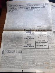 Cumhuriyet Gazetesi - 30 Kasım 1953 - Pakistan Devlet Reisinin Ziyareti Münasebetiyle Cumhuriyet Başmakale - Bütçe Tasarısı Bugün Meclise Veriliyor - Tito'nun Triesteye Dair Yeni Teklifleri - Pakistan Umumi Valisi Gulam Muhammed'in Ankara'da Ziyaretleri Fotoğraf - Kore'de Komünistler 29815 Kişiyi Katlettiler - Milli Güreş Takımımız Dün İstanbul'a Döndü Fotoğraf - Beşiktaş Fenerbahçe'yi Dün 2 0 Mağlup Etti Fotoğraf - Eski İran Başbakanı Musaddık Açlık Grevine Başladı - 26 Kore Gazimiz Dün Geldi - Cüzamlı Kadın Yazan Guy Des Cars Yazı Dizisi - Uçan Daireler İçin İlk Eser Yazı Dizisi - Maziden Gelen Sesle Çağlayan Yayınevinde Çıkıyor - Burslu Talebinin Mecburi Hizmeti Yazan Burhan Felek Köşe Yazısı - Otomobil Yarışı Mülakatları - Almanya'da Hitler'in Hayatını Canlandıran Film Niçin Gösterilmedi - Şöhret Fabrikatörü Guido Orlando Yazı Dizisi - Hamdi Helvacıoğlu Ve Zekeriya Tüzmen Demir Ve İnşaat Malzemesi - Vita Mutbak Margarini - Singer Saatleri - Minerva Dikiş Makineleri