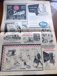 Cumhuriyet Gazetesi - 30 Kasım 1953 - Pakistan Devlet Reisinin Ziyareti Münasebetiyle Cumhuriyet Başmakale - Bütçe Tasarısı Bugün Meclise Veriliyor - Tito'nun Triesteye Dair Yeni Teklifleri - Pakistan Umumi Valisi Gulam Muhammed'in Ankara'da Ziyaretleri Fotoğraf - Kore'de Komünistler 29815 Kişiyi Katlettiler - Milli Güreş Takımımız Dün İstanbul'a Döndü Fotoğraf - Beşiktaş Fenerbahçe'yi Dün 2 0 Mağlup Etti Fotoğraf - Eski İran Başbakanı Musaddık Açlık Grevine Başladı - 26 Kore Gazimiz Dün Geldi - Cüzamlı Kadın Yazan Guy Des Cars Yazı Dizisi - Uçan Daireler İçin İlk Eser Yazı Dizisi - Maziden Gelen Sesle Çağlayan Yayınevinde Çıkıyor - Burslu Talebinin Mecburi Hizmeti Yazan Burhan Felek Köşe Yazısı - Otomobil Yarışı Mülakatları - Almanya'da Hitler'in Hayatını Canlandıran Film Niçin Gösterilmedi - Şöhret Fabrikatörü Guido Orlando Yazı Dizisi - Hamdi Helvacıoğlu Ve Zekeriya Tüzmen Demir Ve İnşaat Malzemesi - Vita Mutbak Margarini - Singer Saatleri - Minerva Dikiş Makineleri