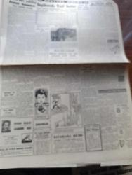 Cumhuriyet Gazetesi - 31 Mart 1959 - Milletvekilleri Seçim Kanunu Tadil Ediliyor - Marmara'da Dolaşan Köpek Balıkları - CHP'de Seçim Hazırlığı - Belediyelerin İşlettiği Elektrik Tesisleri Etibanka Devroluyor - Masonlukla Alakalı Sorunlar - Doğan Nadi Konuşuyor Fotoğrafı - Bir Basın Mahkumiyeti Yargıtayca Bozuldu - Dün Tahliye Edilen Antalya Gazetesinin Sahibi M. Emin Adıson Hapishane Kapısında Fotoğrafı - Hükümet Meydanı Yazan İlhan Tarus Yazı Dizisi - 31 Mart Vakası Yazan Yunus Nadi Yazı Dizisi - Bay Oscar Karikatür - Uluç Ali Yazan Halikarnas Balıkçısı Yazı Dizisi - İngiltere'de Yeşil İhtilal -  Dalay Lama Kızıllardan Kaçarken Ağır Yaralandı - Bir Kazanın Esrarı Yazan Burhan Felek Köşe Yazısı - Eczacı Talebelere Göre 3. Dünya Harbi Çıkacak - Güreş Federasyonu Yeni Sekreteri Mevlüt Göksan -  Beşiktaşlı Muvafık Üye Yetvart Papazoğlu Dayak Yedi Ve Kolu Kırıldı - Masa Tenisi Milli Maçı İçin 6 Oyuncu Seçildi